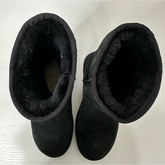 UGG Women’s Classic Short II Size 8 - Picture 8 of 12